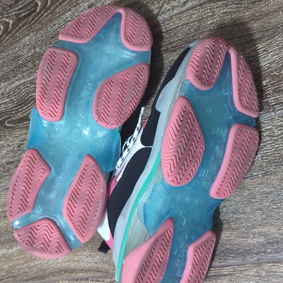 Shoes - Picture 2 of 3